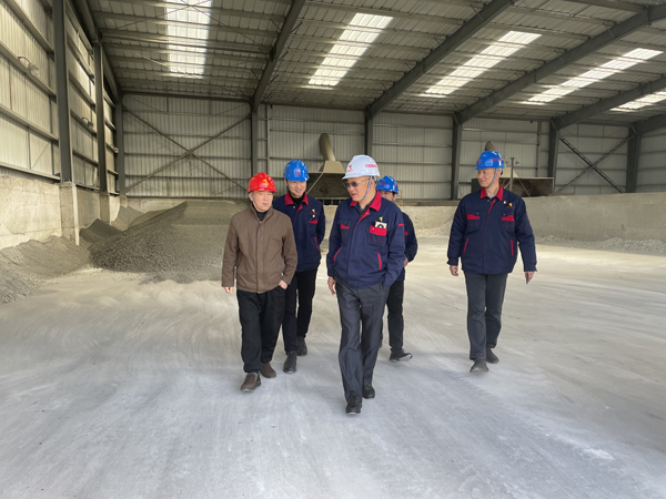 股份公司黨委委員、副總經(jīng)理劉道昆到建材公司調(diào)研