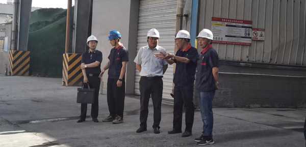 集團(tuán)公司黨委委員、股份公司黨委書記、總經(jīng)理蔣培進(jìn)到建材公司調(diào)...