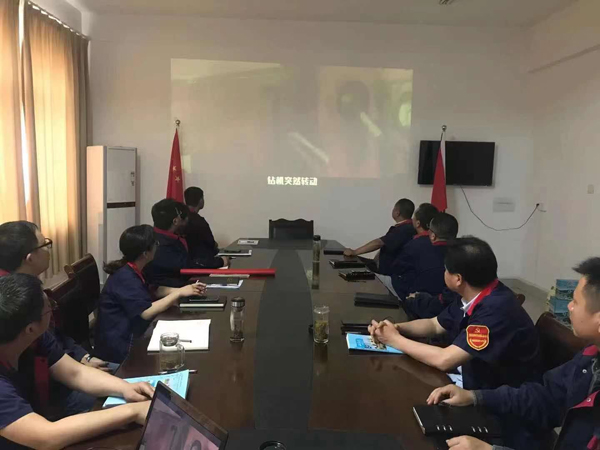 第二建筑工程事業(yè)部召開“強(qiáng)化意識(shí)、防控風(fēng)險(xiǎn)”動(dòng)員會(huì)