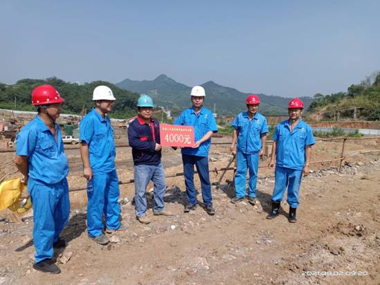 安徽金磊礦業(yè)公司副經(jīng)理到公司金磊項目部開展高溫慰問  安徽金磊礦業(yè)公司副經(jīng)理到公司金磊項目部開展高溫慰問