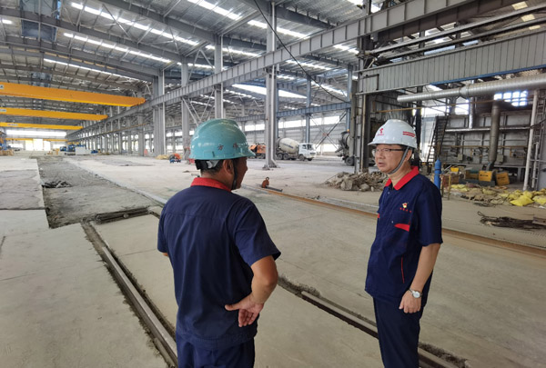 公司黨委書(shū)記走訪(fǎng)慰問(wèn)一線(xiàn)職工 公司黨委書(shū)記走訪(fǎng)慰問(wèn)一線(xiàn)職工