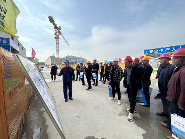 經(jīng)開(kāi)區(qū)多家單位觀摩銅箔三期項(xiàng)目 經(jīng)開(kāi)區(qū)多家單位觀摩銅箔三期項(xiàng)目