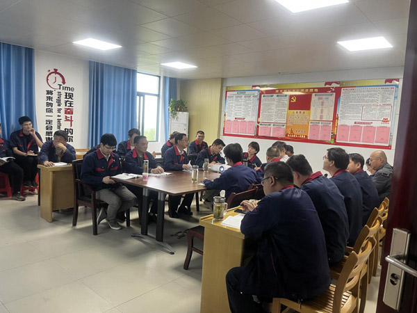 王伍升到建材研究室、建材公司調(diào)研