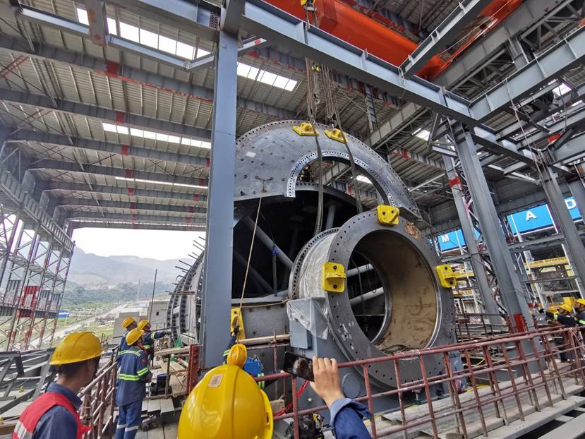 米拉多銅礦二期磨礦廠房四系列球磨機(jī)回轉(zhuǎn)部分安裝完成 米拉多銅礦二期磨礦廠房四系列球磨機(jī)回轉(zhuǎn)部分安裝完成